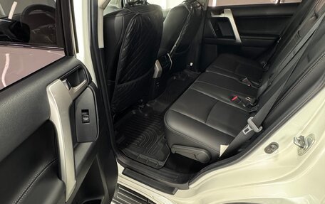 Toyota Land Cruiser Prado 150 рестайлинг 2, 2017 год, 4 300 000 рублей, 23 фотография
