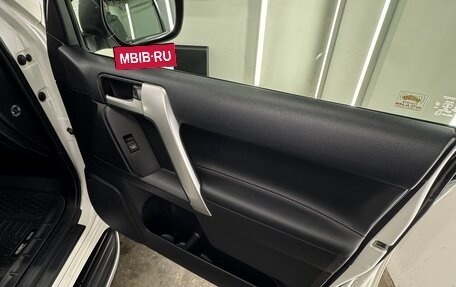 Toyota Land Cruiser Prado 150 рестайлинг 2, 2017 год, 4 300 000 рублей, 28 фотография