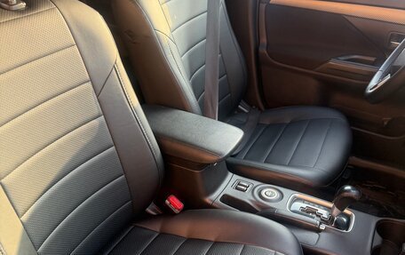 Mitsubishi Outlander III рестайлинг 3, 2014 год, 1 100 000 рублей, 6 фотография