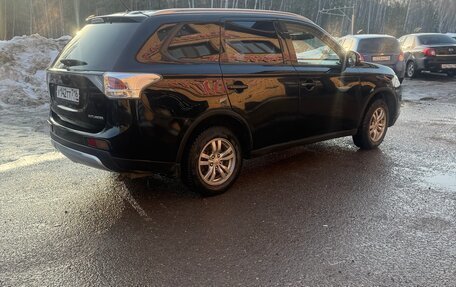 Mitsubishi Outlander III рестайлинг 3, 2014 год, 1 100 000 рублей, 7 фотография