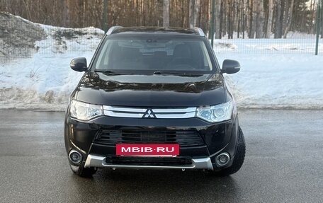 Mitsubishi Outlander III рестайлинг 3, 2014 год, 1 100 000 рублей, 8 фотография
