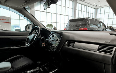 Mitsubishi Outlander III рестайлинг 3, 2018 год, 2 350 000 рублей, 13 фотография