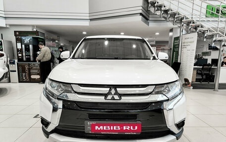 Mitsubishi Outlander III рестайлинг 3, 2018 год, 2 350 000 рублей, 2 фотография