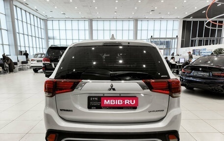 Mitsubishi Outlander III рестайлинг 3, 2018 год, 2 350 000 рублей, 7 фотография