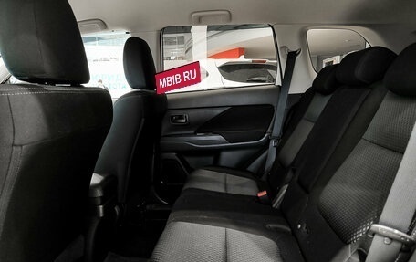 Mitsubishi Outlander III рестайлинг 3, 2018 год, 2 350 000 рублей, 15 фотография