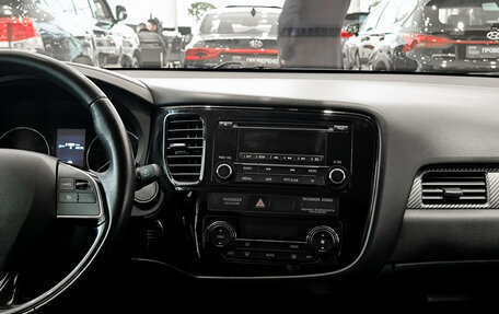 Mitsubishi Outlander III рестайлинг 3, 2018 год, 2 350 000 рублей, 18 фотография