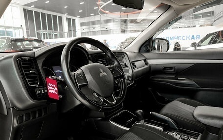 Mitsubishi Outlander III рестайлинг 3, 2018 год, 2 350 000 рублей, 20 фотография