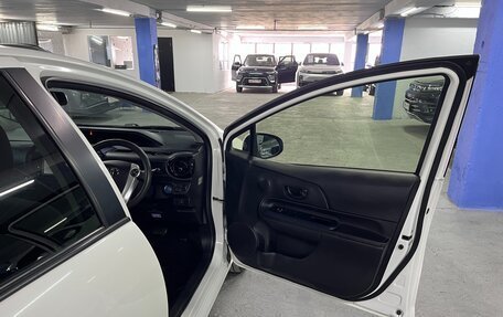 Toyota Aqua I, 2015 год, 999 999 рублей, 10 фотография