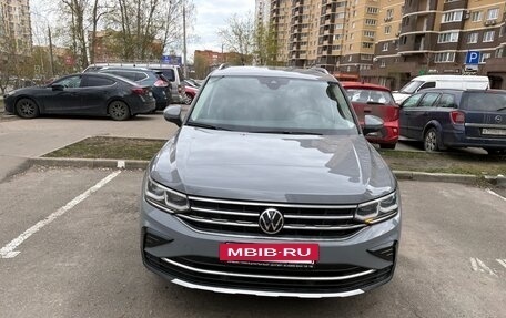 Volkswagen Tiguan II, 2021 год, 3 950 000 рублей, 3 фотография