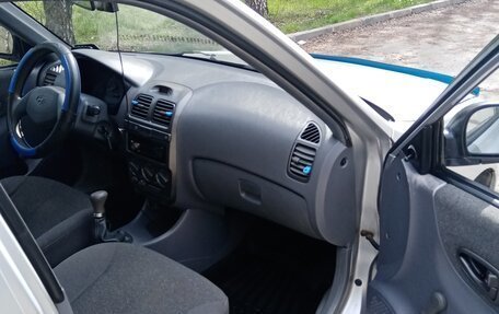 Hyundai Accent II, 2004 год, 318 000 рублей, 10 фотография