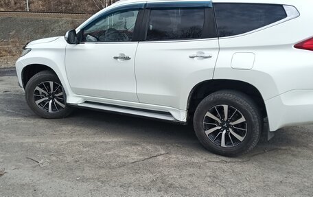 Mitsubishi Pajero Sport III рестайлинг, 2017 год, 2 800 000 рублей, 2 фотография