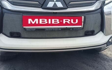 Mitsubishi Pajero Sport III рестайлинг, 2017 год, 2 800 000 рублей, 5 фотография
