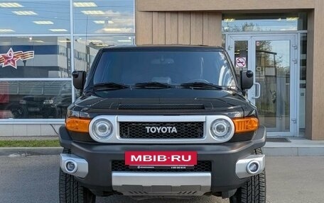 Toyota FJ Cruiser, 2018 год, 4 990 000 рублей, 2 фотография