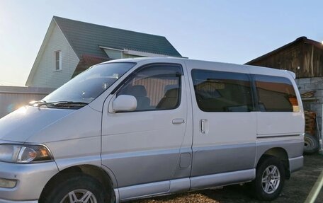 Toyota Regius, 1999 год, 800 000 рублей, 1 фотография