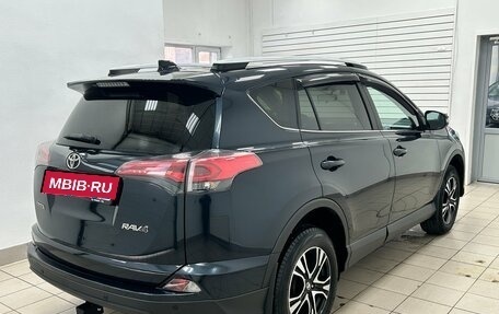 Toyota RAV4, 2017 год, 2 450 000 рублей, 4 фотография