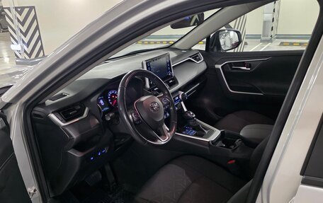 Toyota RAV4, 2020 год, 2 950 000 рублей, 9 фотография