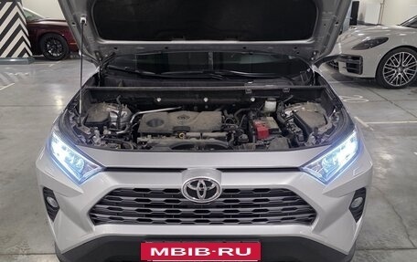 Toyota RAV4, 2020 год, 2 950 000 рублей, 8 фотография