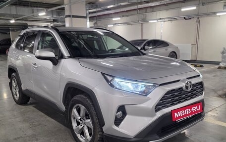Toyota RAV4, 2020 год, 2 950 000 рублей, 2 фотография