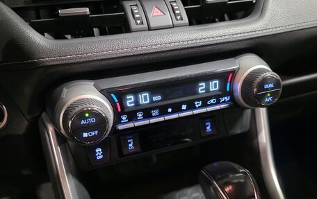 Toyota RAV4, 2020 год, 2 950 000 рублей, 10 фотография