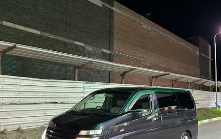 Nissan Elgrand III, 2003 год, 555 000 рублей, 2 фотография