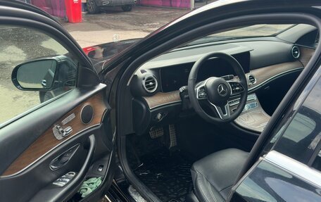 Mercedes-Benz E-Класс, 2019 год, 2 490 000 рублей, 2 фотография