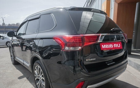 Mitsubishi Outlander III рестайлинг 3, 2015 год, 1 845 000 рублей, 4 фотография