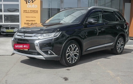 Mitsubishi Outlander III рестайлинг 3, 2015 год, 1 845 000 рублей, 2 фотография