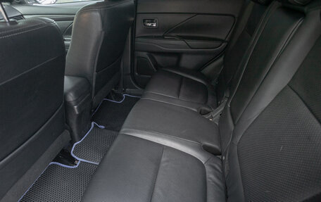 Mitsubishi Outlander III рестайлинг 3, 2015 год, 1 845 000 рублей, 10 фотография