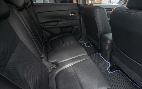 Mitsubishi Outlander III рестайлинг 3, 2015 год, 1 845 000 рублей, 13 фотография