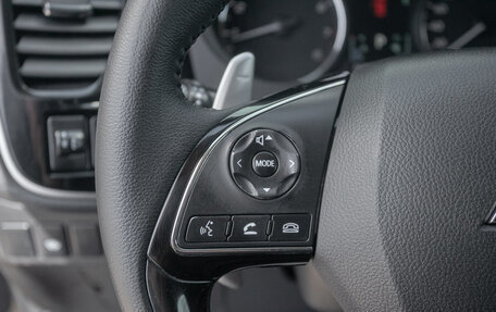 Mitsubishi Outlander III рестайлинг 3, 2015 год, 1 845 000 рублей, 12 фотография