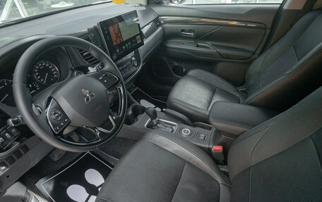 Mitsubishi Outlander III рестайлинг 3, 2015 год, 1 845 000 рублей, 16 фотография