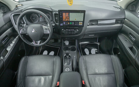 Mitsubishi Outlander III рестайлинг 3, 2015 год, 1 845 000 рублей, 18 фотография