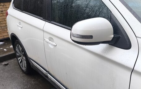 Mitsubishi Outlander III рестайлинг 3, 2021 год, 2 630 000 рублей, 4 фотография