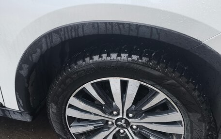 Mitsubishi Outlander III рестайлинг 3, 2021 год, 2 630 000 рублей, 5 фотография