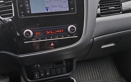 Mitsubishi Outlander III рестайлинг 3, 2021 год, 2 630 000 рублей, 11 фотография