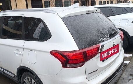Mitsubishi Outlander III рестайлинг 3, 2021 год, 2 630 000 рублей, 7 фотография