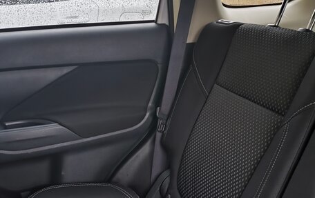 Mitsubishi Outlander III рестайлинг 3, 2021 год, 2 630 000 рублей, 16 фотография