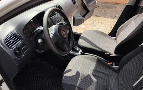 Volkswagen Polo VI (EU Market), 2011 год, 750 000 рублей, 32 фотография