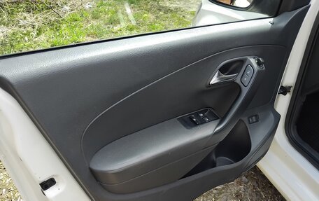 Volkswagen Polo VI (EU Market), 2011 год, 750 000 рублей, 35 фотография