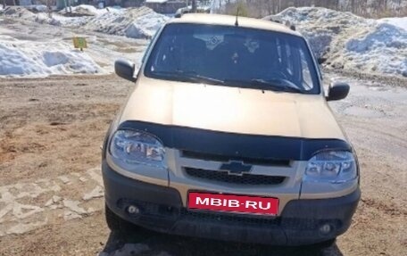 Chevrolet Niva I рестайлинг, 2004 год, 400 000 рублей, 1 фотография
