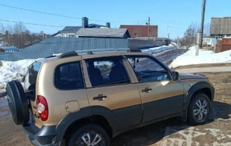 Chevrolet Niva I рестайлинг, 2004 год, 400 000 рублей, 2 фотография