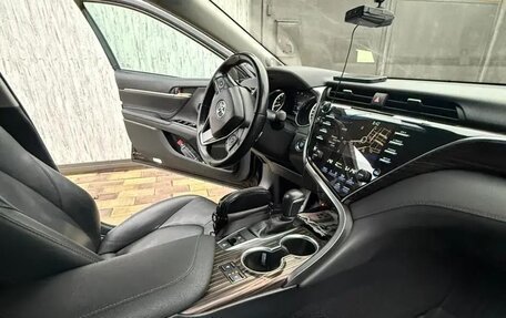 Toyota Camry, 2018 год, 2 850 000 рублей, 7 фотография