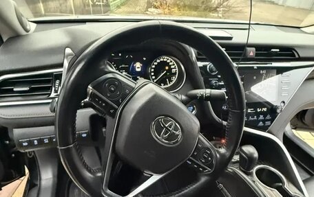 Toyota Camry, 2018 год, 2 850 000 рублей, 4 фотография