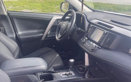 Toyota RAV4, 2017 год, 2 400 000 рублей, 13 фотография