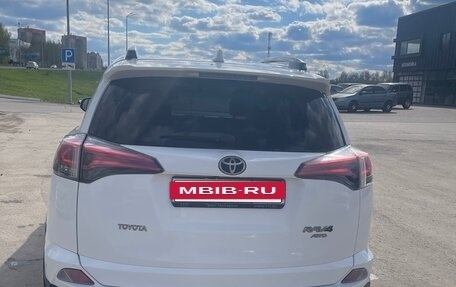 Toyota RAV4, 2017 год, 2 400 000 рублей, 15 фотография