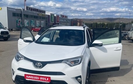 Toyota RAV4, 2017 год, 2 400 000 рублей, 5 фотография
