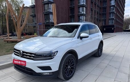 Volkswagen Tiguan II, 2018 год, 3 100 000 рублей, 4 фотография