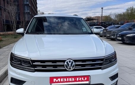 Volkswagen Tiguan II, 2018 год, 3 100 000 рублей, 3 фотография