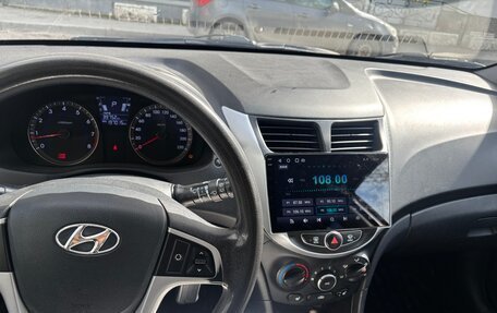 Hyundai Solaris II рестайлинг, 2012 год, 550 000 рублей, 1 фотография