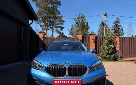 BMW 1 серия, 2021 год, 1 980 000 рублей, 1 фотография